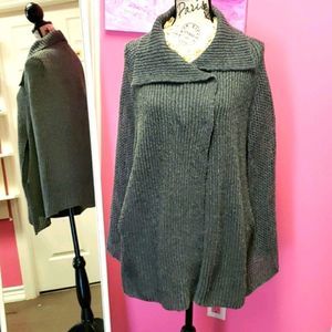 Olive 🖤🤍💛 & Oak Grey Knitted Poncho Sweater Top